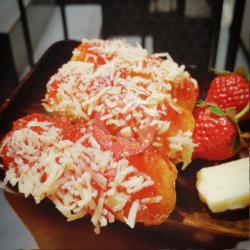 Pukis Strawberry Keju