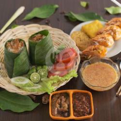 Paket Nasi Uduk 2   Sate Udang   Tahu   Tempe   Sambel   Lalapan