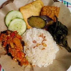 Nasi Ikan Asap Penyet Sambal Bawang