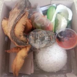 Nasi Kotak Lele Terbang