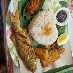 Senangin Goreng   Teri   Nasi   Sambel Belacan   Sambel Kecap