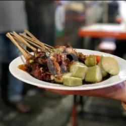 Sate Ayam   Lontong Bumbu Kacang Isi 10