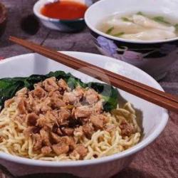 Mie/kwetiau Ayam Pangsit