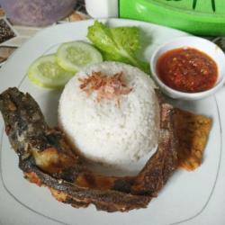 Lele Goreng   Nasi(free Teh Sisri)