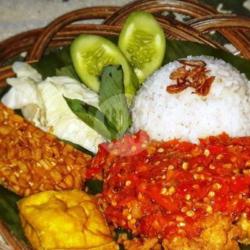 Nasi Ayam Chicken Gepuk     Sambel Setan   Lalp   Sayur