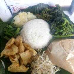 Nasi Putih  Pecel Sayur Tempe Goreng Di Potong2