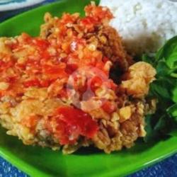 Paket 1 ( Nasi Putih   Ayam Geprek   Sambel   Tempe Goreng   Lalapan   Es Teh )