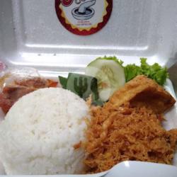 Ayam Kremes Nasi Tempe Sambal Es Teh