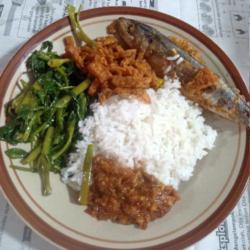 Nasi Rames Pindang Goreng