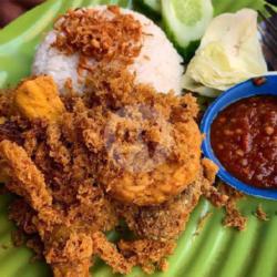 Lalapan Ayam Kremes   Nasi