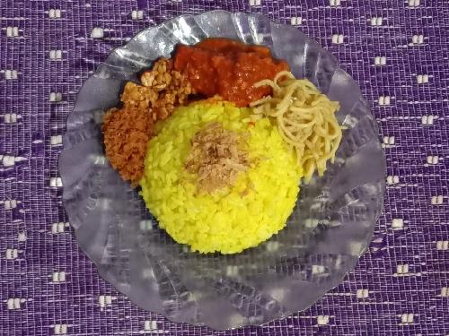 Nasi Kuning, Sarapan Pagi Kedai Kalimantan