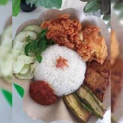 Lalapan Ayam Crispy Katsu   Nasi   Tempe/ Tahu
