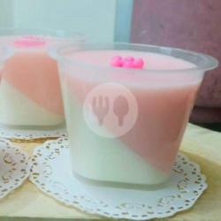 Strawbery Yogurt Panacotta