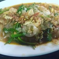 Kwetiau Tumis Kangkung Baso Sapi