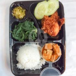 Nasi Bento Ayam Goreng