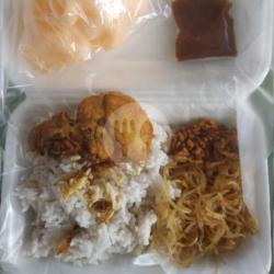 Nasi Uduk   Ayam Goreng