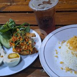 Nasi Ayam Penyet Telor Asin Free Es Teh Manis