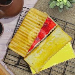 Roti Bakar Vanilla Strawberry