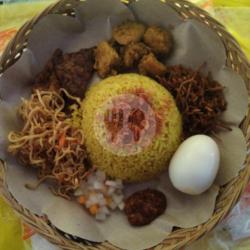 Nasi Kuning Ayam Rica   Telur