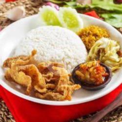 Lalapan Kulit Crispy Sambel Pedes