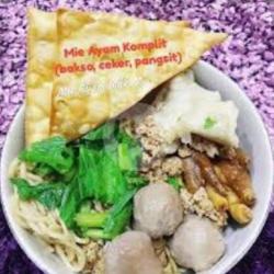 Mie Ayam Komplit   Pangsit Goreng,saos Sambel, Kuah Di Pisah