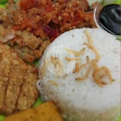 Nasi Ayam Geprek Pedes Gila