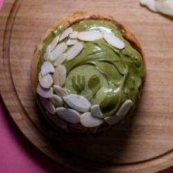 Almond Matcha Cinnamon Roll