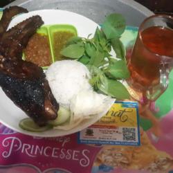 Paket 1 Nasi   Dada Bebek Bakar   Lalapan   Sambal   Teh Tawar