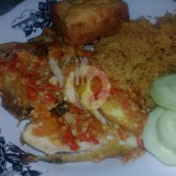 Nasi Ayam   Tahu   Tempe Geprek Kremes   Es Teh