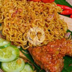 Imdomie Goreng Ayam Geprek Saos Padang