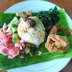 Nasi Padang Ayam Goreng    Es Teh