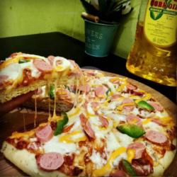 Beef Sausage Pizza (25cm)