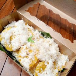 Pisang Kepok Rebus Kelapa Parut