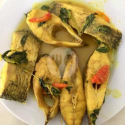 Ikan Gurame Bumbu Kuning