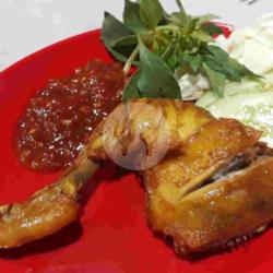 Pecel Ayam Paha   Lalapan Dan Sambal