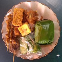 Nasi Ayam Tahu Tempe Ati Ampela Usus 1