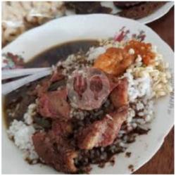 Nasi Rawon Tempe Krupuk Air Meneral Mini