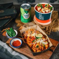 (v) Niyom Chicken Pad Thai