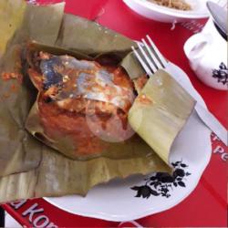 Nasi Brengkes Tempoyak Patin  1 Mineral Cup )