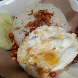 Nasi Lemak Telor Ceplok