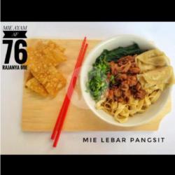 Mie Lebar Ayam Pangsit.