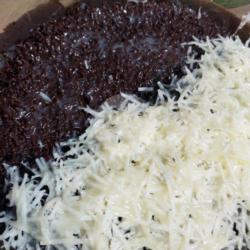 Setengah Keju Setengah Coklat Kacang Wijen Black Forest Biasa