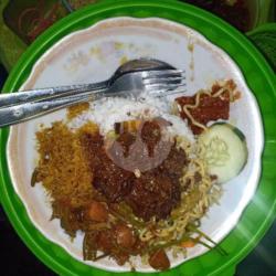 Nasi Campur Krengsengan Daging