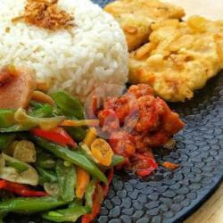 Nasi Oseng Sambel Telor Dadar Mendoan Gerr. .