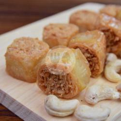 Cashew Nut Saray Roll Baklava