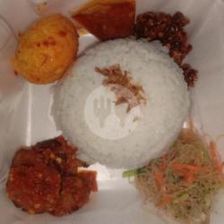 Nasi Uduk Jengkol Balado