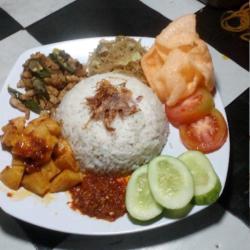 Nasi Uduk Kentang Balado