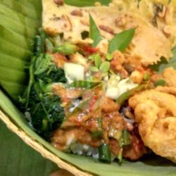 Pecel   Tempe Goreng Tepung   Peyek   Telur Dadar