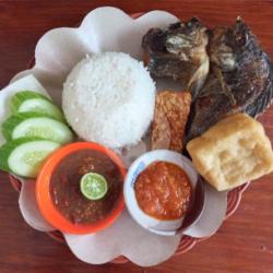 Paket Nasi Ikan Goreng Mujaer Bumbu Cobek