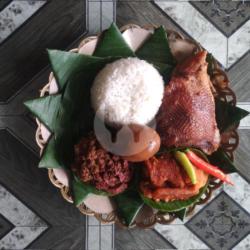 Nasi Gudeg Krecek Telur Paha Atas (brutu)